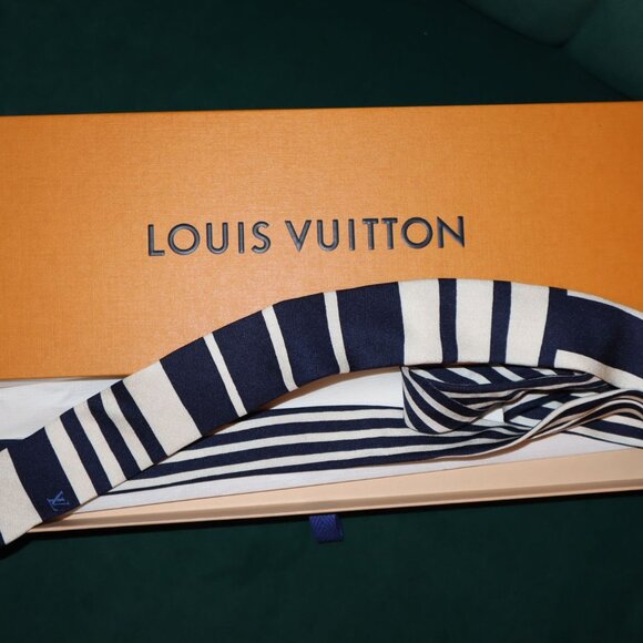 Louis Vuitton Navy Blue & White Striped Silk Tie unisex - Picture 1 of 2